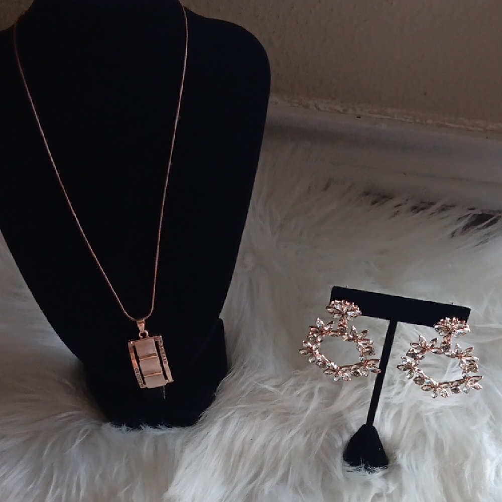 Elegant Rose Gold Necklace and Earring Set